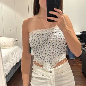 NWT floral crop tube top. Lace edging.